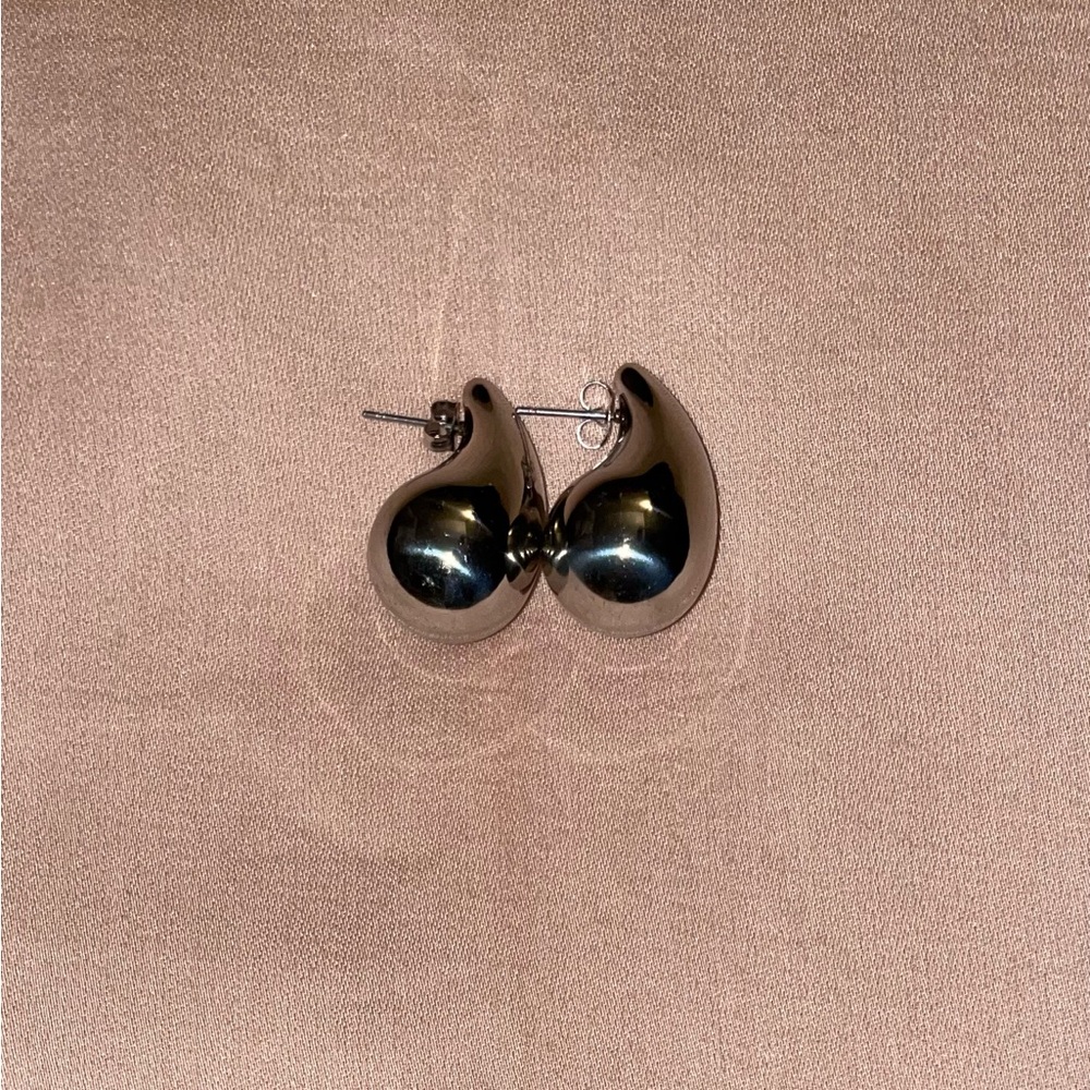 18K Gold-Plated Droplet Earrings in Silver